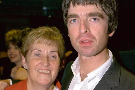 liam gallagher and his mum