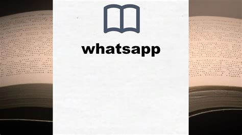 Imagen de libros apilados y un teléfono con WhatsApp abierto
