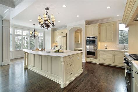 Light Cream Kitchens