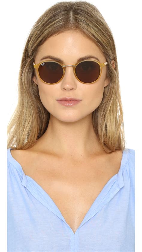 Light Frame Round Sunglasses
