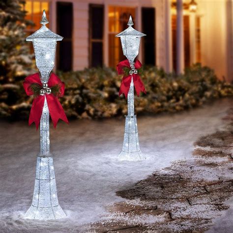home.furnitureanddecorny.com:lighted lamp post outdoor christmas decoration