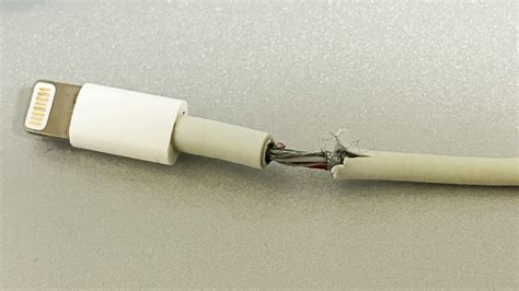 Lightning Cable Breaks Easily
