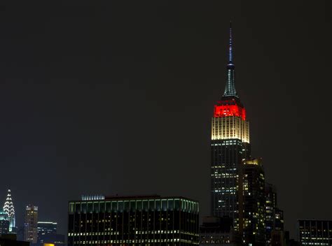 lights on empire state building tonight