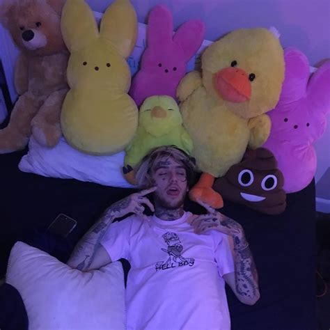 lil peep laying down with peeps
