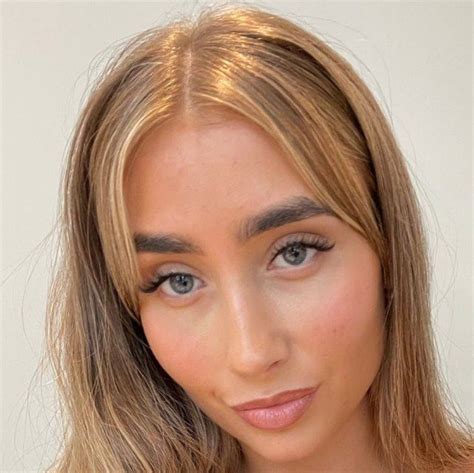 5 Lily Phillios Facts