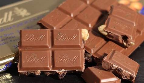 Lindt CLASSIC RECIPE Whole Hazelnut Dark Chocolate Candy Bar, 1 bar / 5