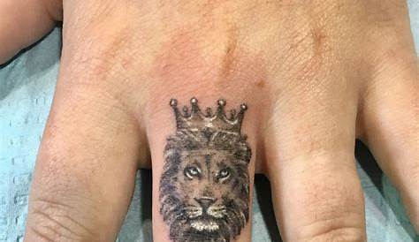 Sketchy style lion king tattoo on the right hand. Hand