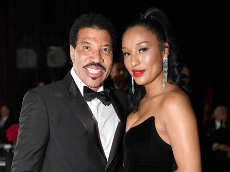 lionel richie's girlfriend age