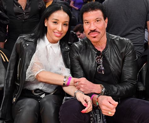 lionel richie girlfriend lisa parigi age