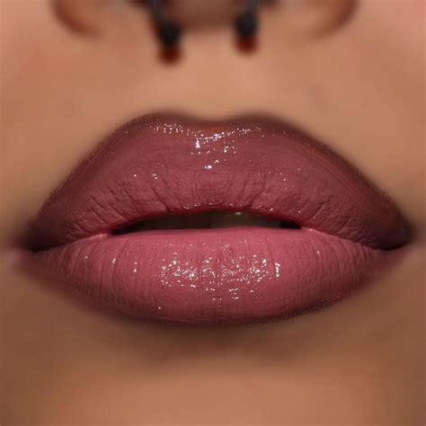 Lips Dark Pink