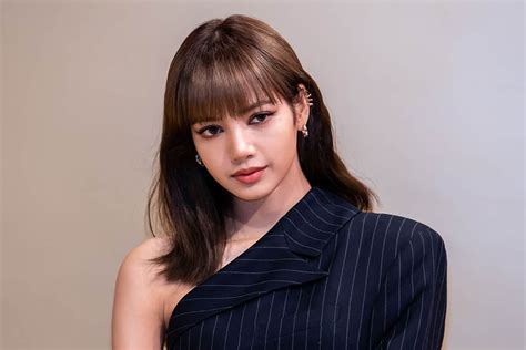 lisa blackpink age and net worth