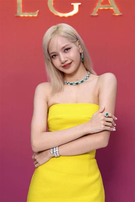 lisa blackpink yellow dress