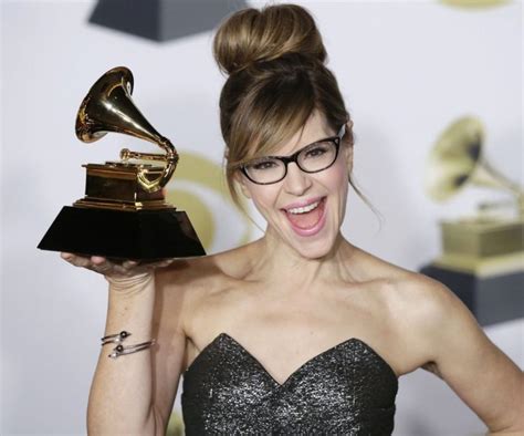 lisa loeb age