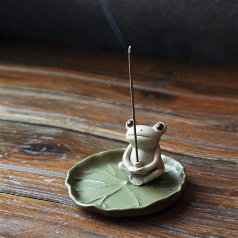 little ceramic shoelin incense burner