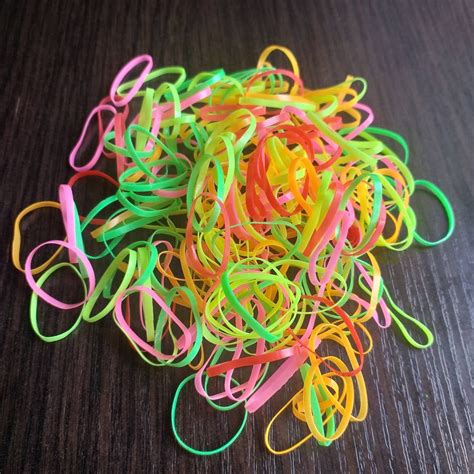little colored rubber bands