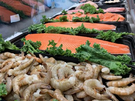 live fish market seafood