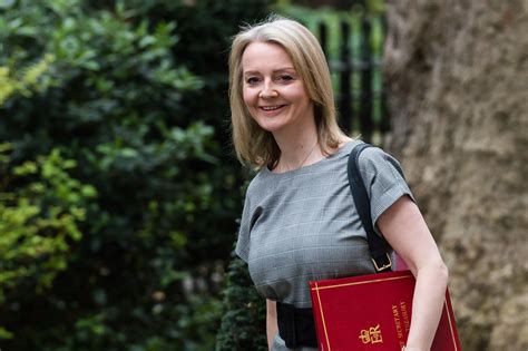 liz truss's personal life and background