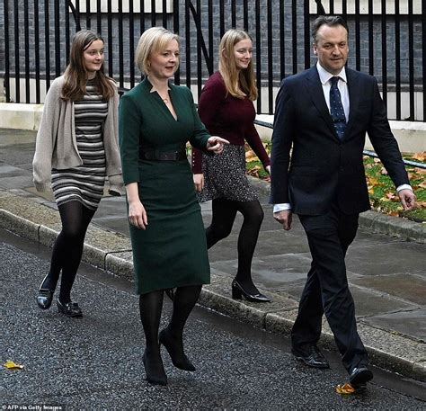 liz truss and her family