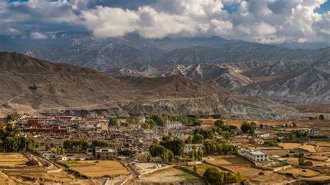 lo manthang mustang