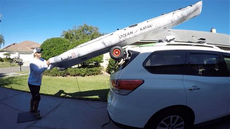 Simple Trick To Loading A Kayak On An SUV By Yourself [VIDEO]