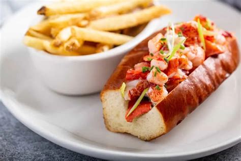 Lobster Roll on Martha's Vineyard Offshore Ale Company in … Flickr