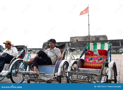 local vietnamese driver hue