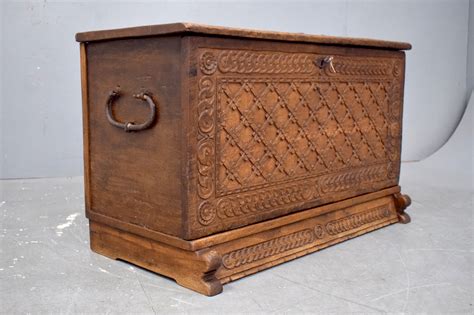 Locking Oak Chest