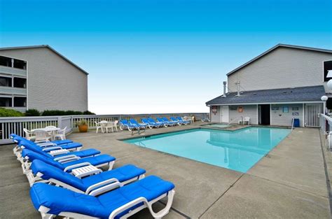 lodging brookings oregon with pool