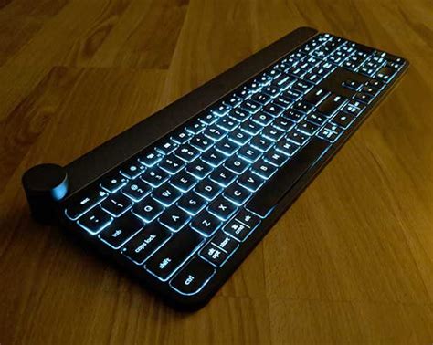 logitech craft keyboard backlight not working