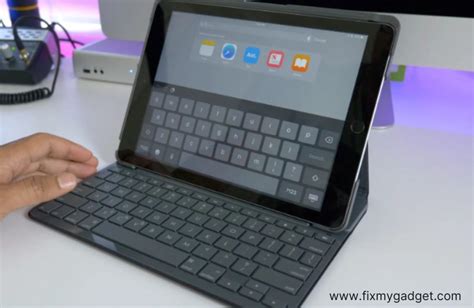 logitech slim folio keyboard not connecting to ipad