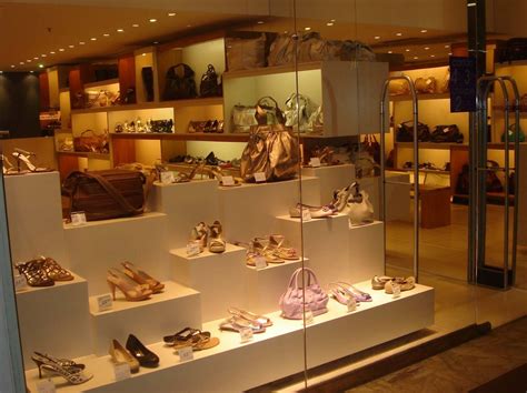 lojas de sapatos femininos