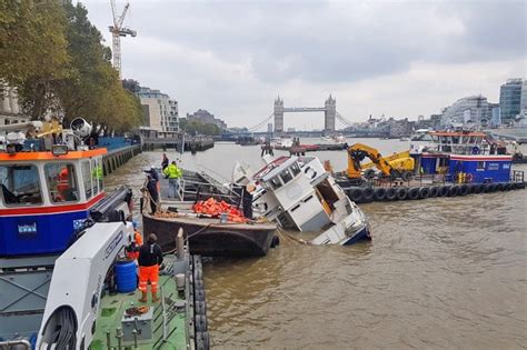 london party boat sinks