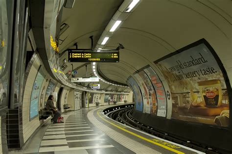 london waterloo tube station
