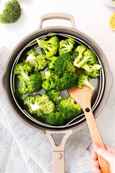 Long broccoli adding broccoli