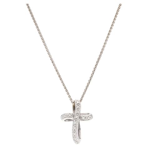 Loop Necklace Cross
