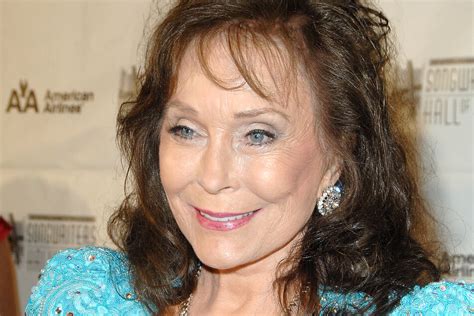 loretta lynn passes away