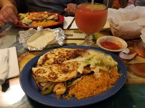 los tres amigos menu howell mi