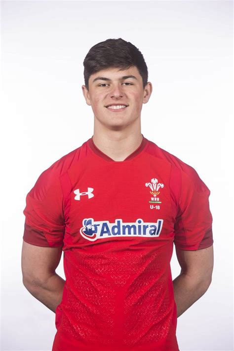 louis rees zammit rugby position