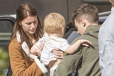 louis tomlinson wife and son