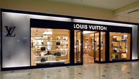 louis vuitton outlet stores near me hours