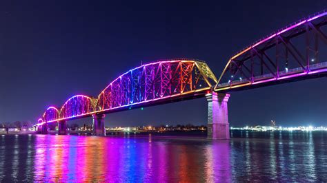 louisville walking bridge lights