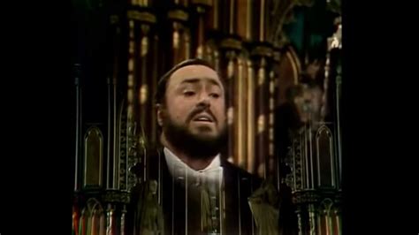 luciano pavarotti christmas at notre dame