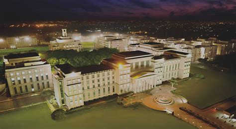 lucknow university campus area in acres