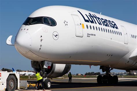 Lufthansa A350 Safety Video