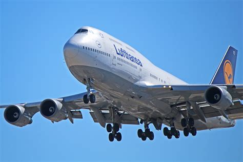 lufthansa boeing 747-400