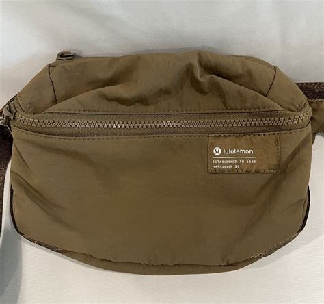 lululemon athletica clean lines belt bag