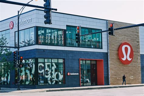 lululemon chicago experiential store