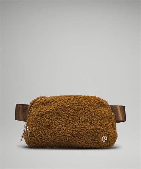 lululemon everywhere belt bag 1l fleece