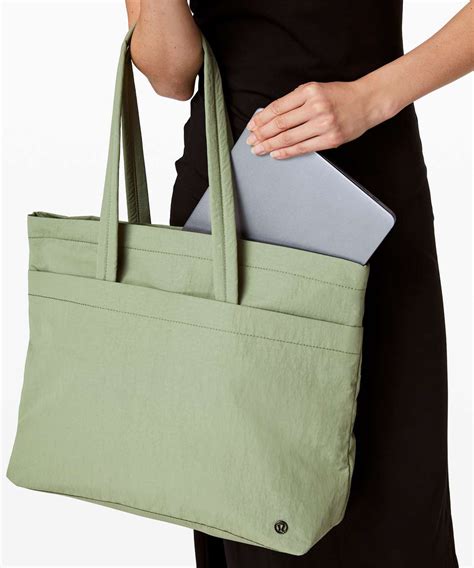 The Ultimate Guide to Finding the Best Lululemon Tote Bag - Top Picks and Reviews