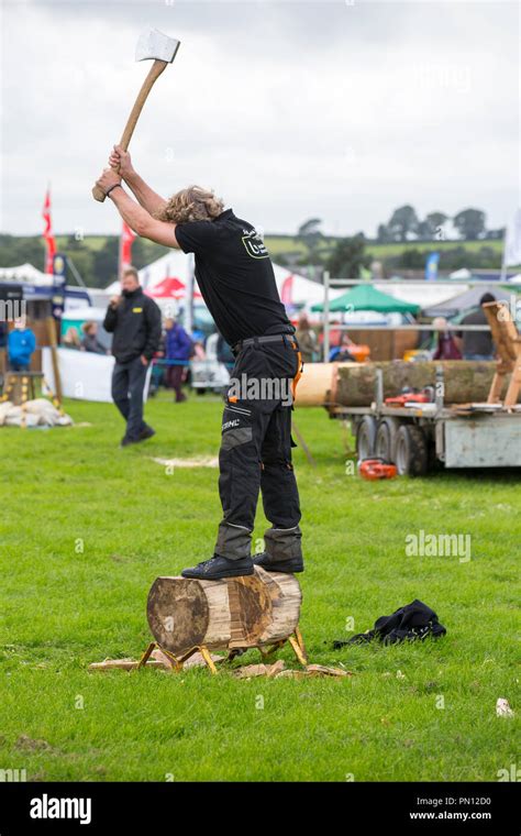 Lumberjacks Competing